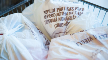Rimi veikalos Pārtikas bankai Paēdušai Latvijai  saziedoti vairāk nekā 22 000 eiro