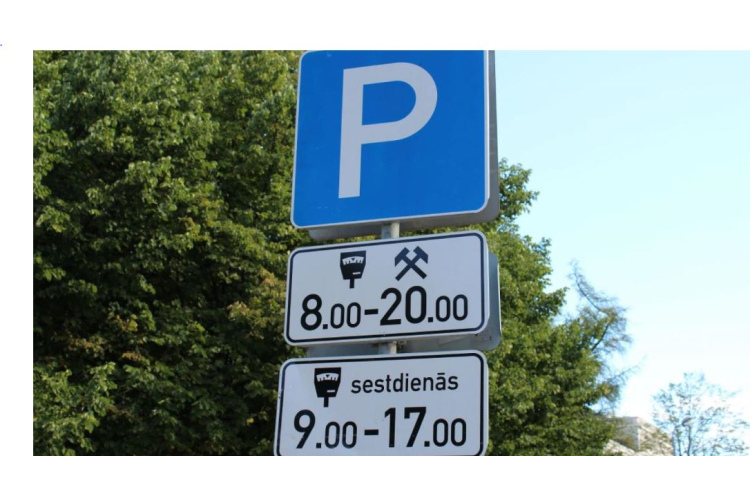 Veiks grozījumus pašvaldības maksas autostāvvietu lietošanas noteikumos