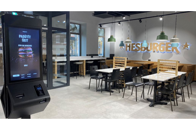 Investējot 1,8 miljonus eiro, rekonstruēts “Hesburger” restorāns Daugavpilī