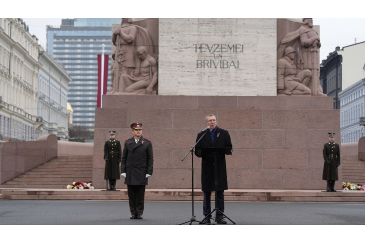 Valsts prezidenta Edgara Rinkēviča uzruna svinīgās godasardzes maiņas ceremonijā pie Brīvības pieminekļa