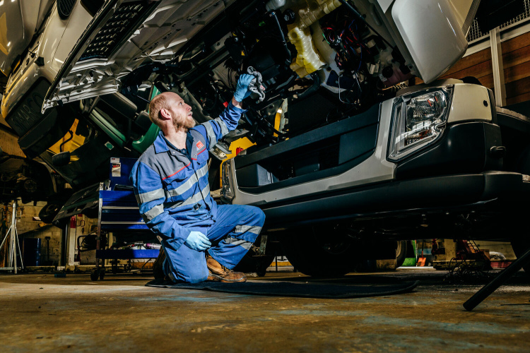 Aptauja: 45 % iedzīvotāju uztrauc autoservisu darbības ietekme uz vidi