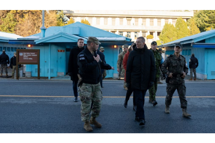 Valsts prezidents Edgars Rinkēvičs apmeklē Korejas demilitarizēto zonu