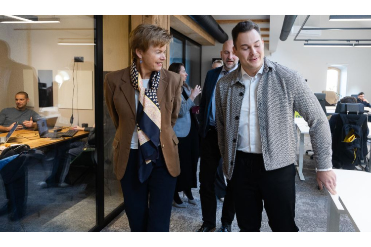 Ārlietu ministre Baiba Braže ar tehnoloģiju uzņēmumem “Startup House Riga”: jaunuzņēmumiem ir nozīmīga loma...