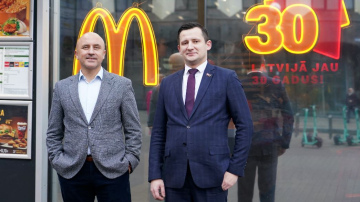 “McDonald&#039;s” atzīmē 30 gadu jubileju Latvijā un plāno ieguldīt vairāk nekā 8 miljonus eiro nākamo trīs gadu laikā