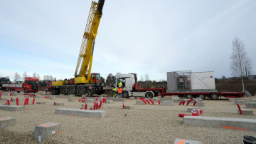 AST piegādātas pirmās elektroenerģiju uzkrājošo bateriju iekārtas energosistēmas drošumam