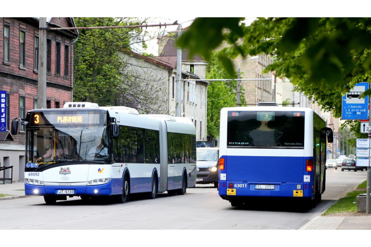 Ratnieks: Zemessargiem, karavīriem, VUGD un NMPD būs bezmaksas sabiedriskais transports Rīgā