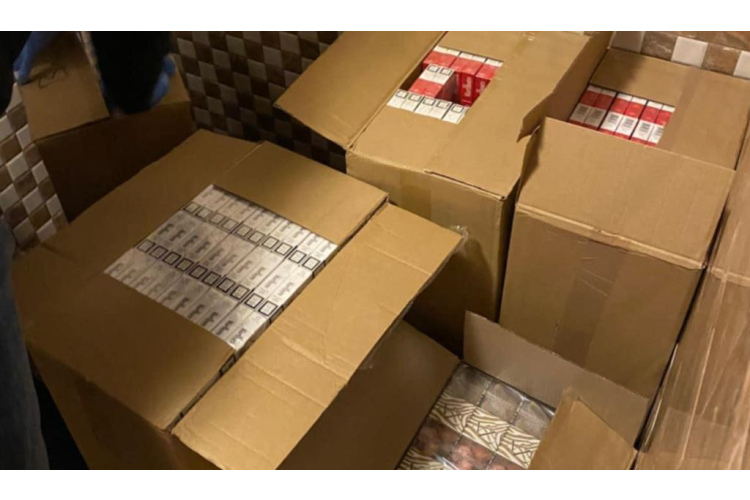 Valsts policija pie jelgavnieka atrod un izņem narkotikas, cigaretes, šaujamieroci un tā munīciju