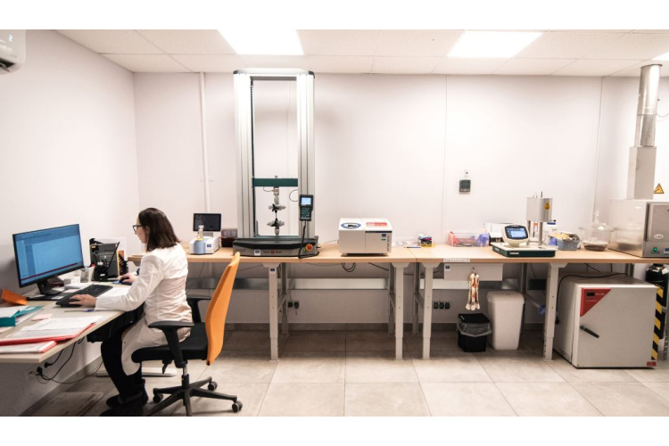Latvijā tiek attīstīta akreditēta polimēru testēšanas laboratorija