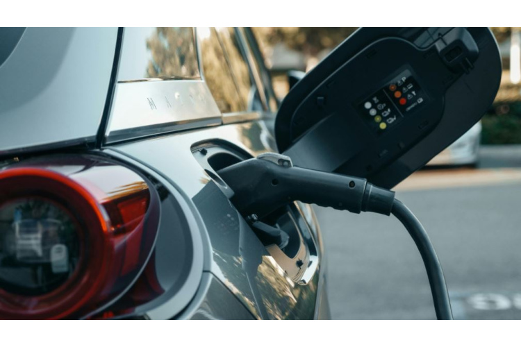 Pagarina atbalsta programmu iedzīvotājiem videi draudzīgu auto iegādei