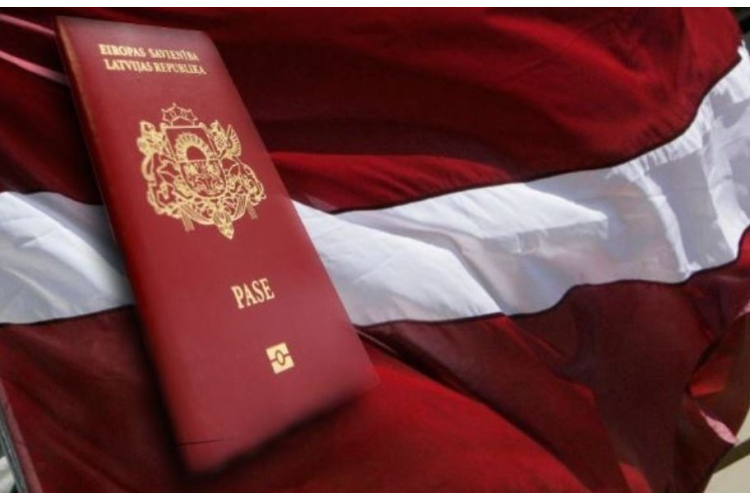 Latvijas pilsonībā uzņemtas 57 personas