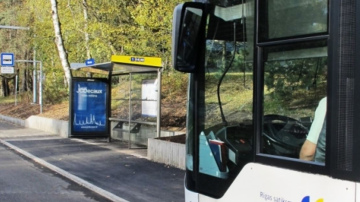 Uzņēmēja negodprātīgas rīcības dēļ pašvaldība spiesta īslaicīgi apturēt sabiedriskā transporta pieturvietu ...