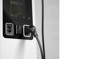 Jaunais ABB elektroauto uzlādes risinājums C50 – izdevīgs uzņēmējiem un ērts auto vadītājiem