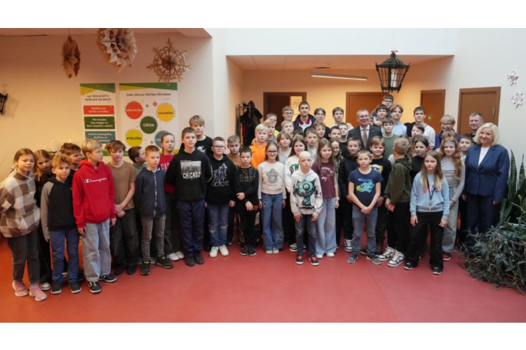 Valsts prezidents novērtē Ropažu novada skolēnu ilgtspējīgo pieeju apkārtējās vides veidošanā