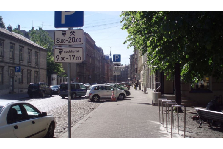 Pašvaldība paplašinās iedzīvotāju atļaujas darbības teritoriju maksas autostāvvietām