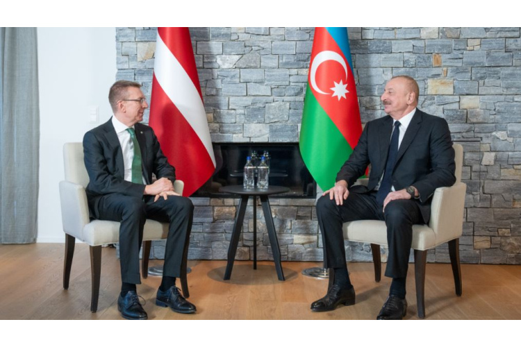 Valsts prezidents Davosā tiekas ar Azerbaidžānas prezidentu