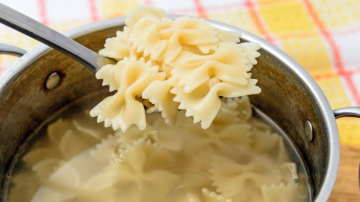 Šefpavārs pastāstīja, kāpec mēs makaronus vārām nepareizi