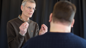 Zeķes, pulkstenis un citas lietas: dāvanas, ko nevajag vīrietim dāvināt