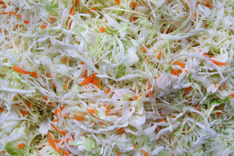 Kā vecmāmiņas laukos skābē kāpostus - vienkārša un aizmirsta recepte