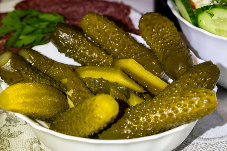 Marinēti gurķi ziemai “Kraukšķis” – recepte, kas nepieviļ