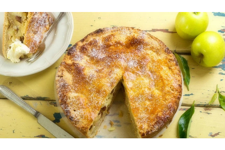 Ābolu pīrāgs ar biezpiena mīklu – vecvecmāmiņas recepte, kuru mūsu ģimenē gatavo vēl šodien