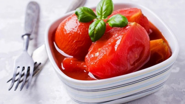 Tomāti "Divi vienā" savā sulā - gan uzkoda, gan dzēriens