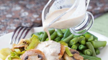 Skābā krējuma mērces - daudzpusīga bāze kulinārijas eksperimentiem