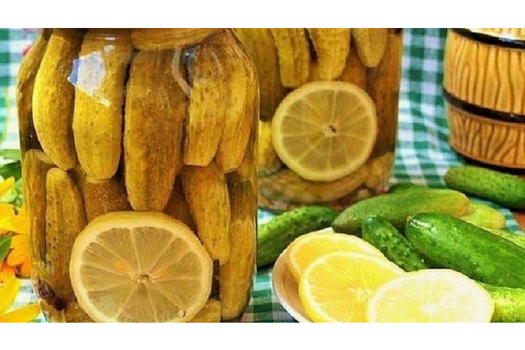 Tantes Zinas recepte marinētiem gurķiem ar citronu – lieliska garša garantēta