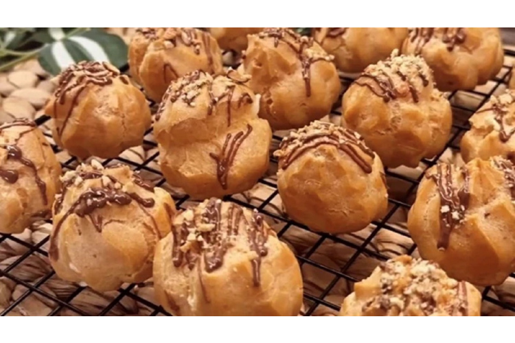 Ar krējumu pildītas profiteroles - izsmalcināta deserta recepte mājas apstākļos