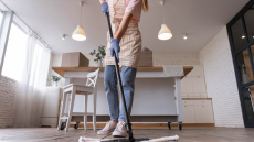 Ideālas tīrības noslēpums - kādu ūdeni lietot grīdu tīrīšanai, nebojājot virsmu