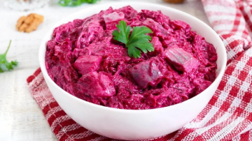 Salāti “Slinkā siļķe” - recepte interesantam ēdienam