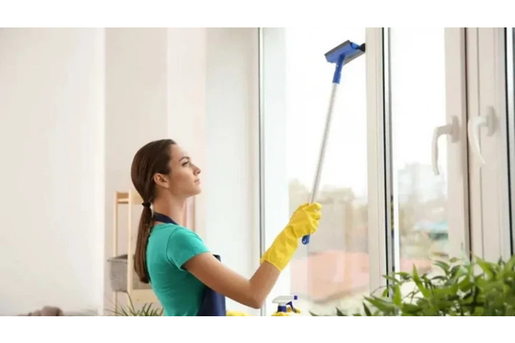 Kaimiņu logi pēc lietus un putekļiem būs netīri, bet jūsu logi ne – tie jātīra tikai ar šo produktu