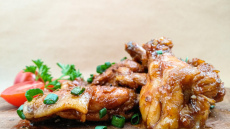 Kā gardi iemarinēt vistu – turpmāk gatavosiet, izmantojot tikai šo recepti