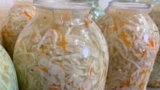 Skābētu kāpostu recepte bez sāls un cukura - ar marinētu ābolu garšu