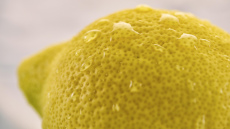 Kāpēc sasaldēt veselus citronus - kulinārijas triks, kas mainīs jūsu skatījumu uz citrusaugļiem