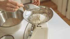 Ja salūzuši virtuves svari, neuztraucieties - jūs varat precīzi izmērīt sastāvdaļas arī bez tiem