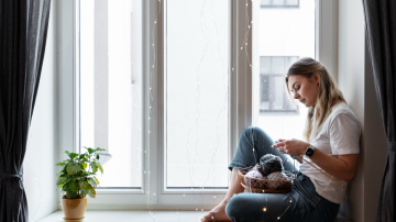 Šis noslēpums ir paslēpts tieši jūsu logos - aktivizējiet to un aizmirstiet par caurvēju