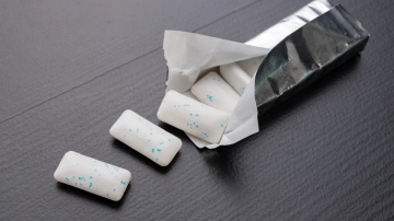 Izrādās, ka košļājamā gumija nav paredzēta tikai svaigai elpai - kāpēc pavāri to košļā virtuvē