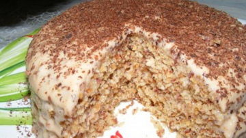 Ātrā riekstu kūka – vienkārša recepte jebkuriem svētkiem