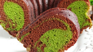 Šokolādes-spinātu marmoru kēkss – sulīgs deserts, kas derēs pat svētkos