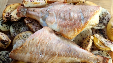 Cepeškrāsnī cepta zivs ar āboliem – garda kombinācija lieliskam ēdienam