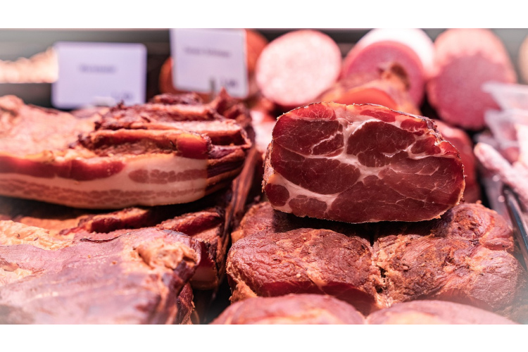 Triks, kas 5 sekundēs palīdzēs noteikt, vai gaļa ir svaiga