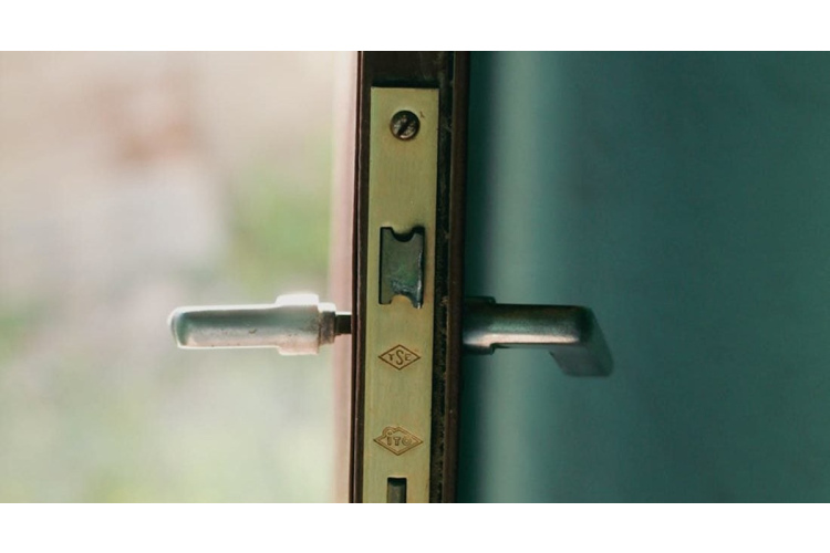 Vai jau esat pārslēdzis savas PVC durvis ziemas režīmā – pēdējais laiks to darīt