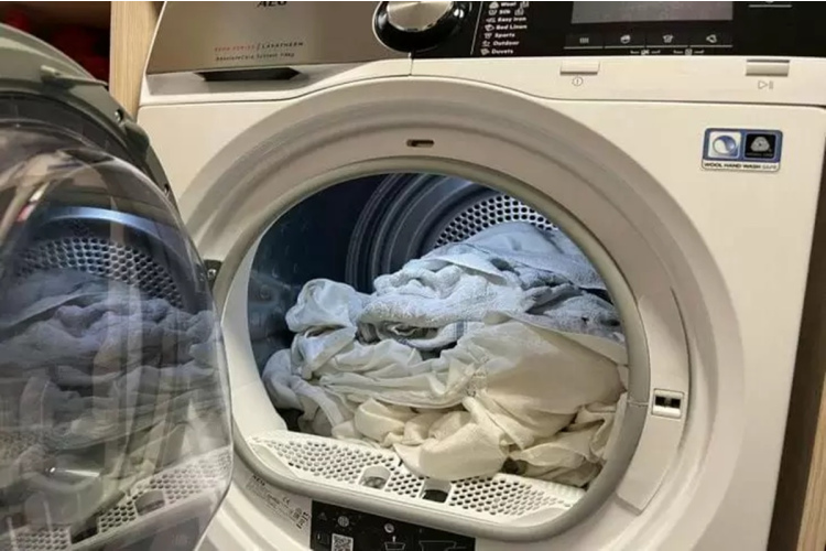 Vīramāte vienmēr pie tīrīšanas veļai pievieno citronskābi – un ne tikai tāpēc, lai drēbes būtu tīras