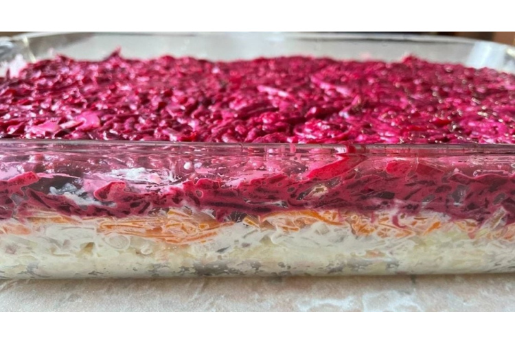 “Siļķe kažokā” – kā to senāk gatavoja katrā ēdnīcā