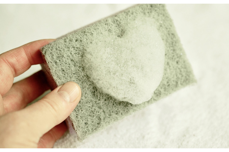 Pastāstīsim, cik bieži jums vajadzētu nomainīt trauku mazgāšanas sūkli