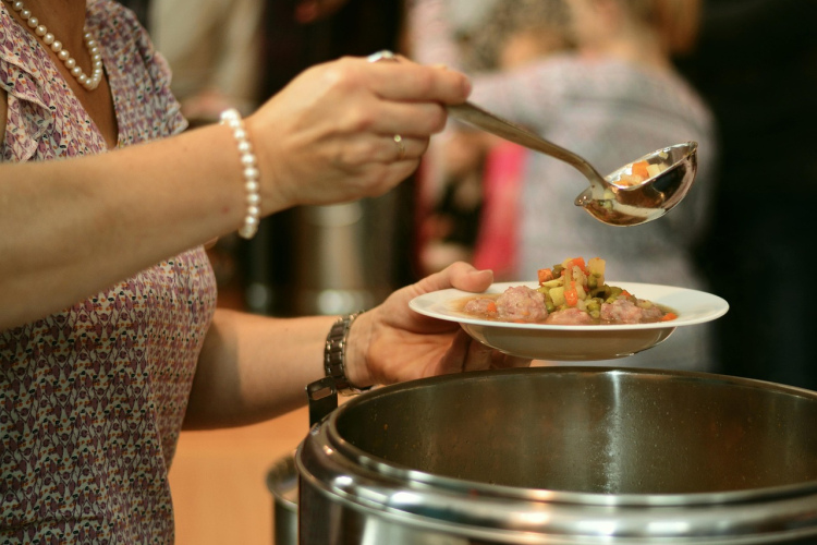 Triks, kas minūtes laikā izglābs pārsālītas vakariņas – grūti iedomāties šo sastāvdaļu