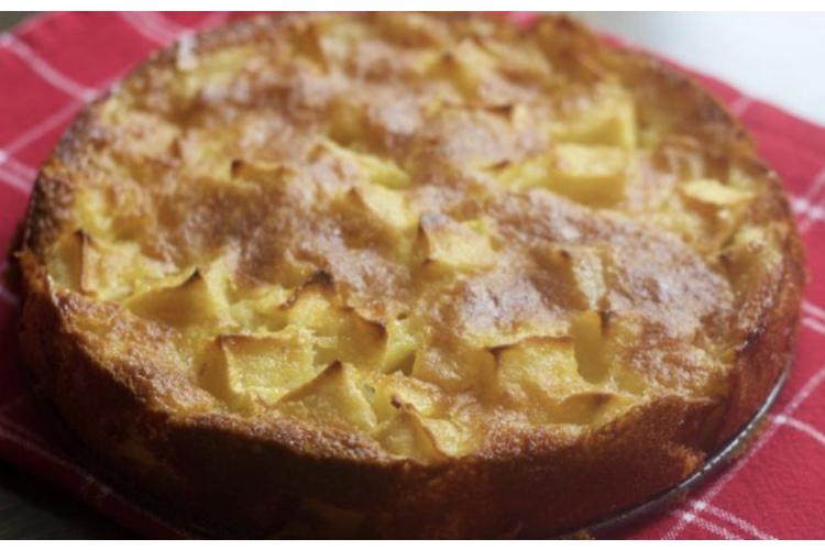 2 ābolu pīrāgi,  no vecmāmiņas recepšu grāmatas – to garšas atgriezīs jūs bērnībā