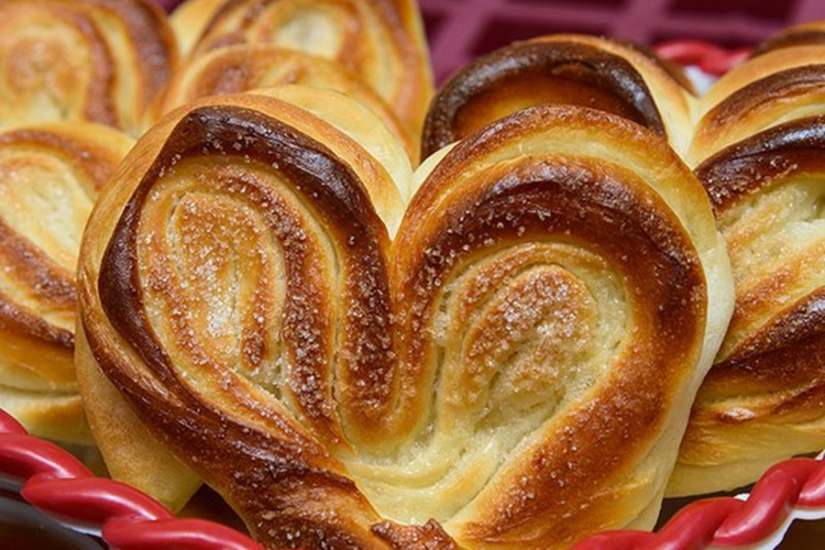 Vecmāmiņas Ritas ātri pagatavojamās cukura bulciņas