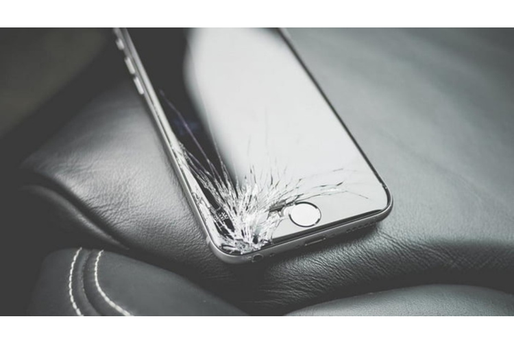 Tautas zīmes - ko nozīmē, ja saplīst telefons, spogulis, logs vai stikls