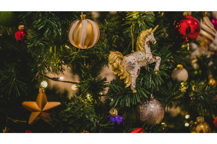 Laiks plānot Jaunā gada svinības - ko vilkt, ko pasniegt uz galda, un ko dāvināt Uguns zirga gadā